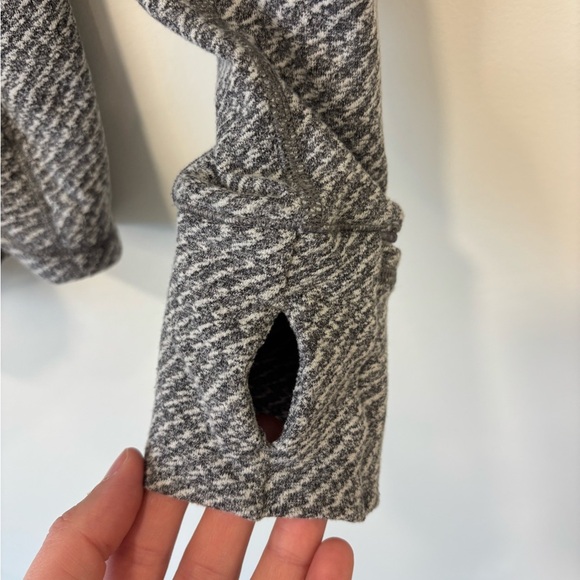 Lululemon Outrun 1/2 Zip Heathered Grey Pullover Jacket Athleisure Running Gym - Picture 8 of 10